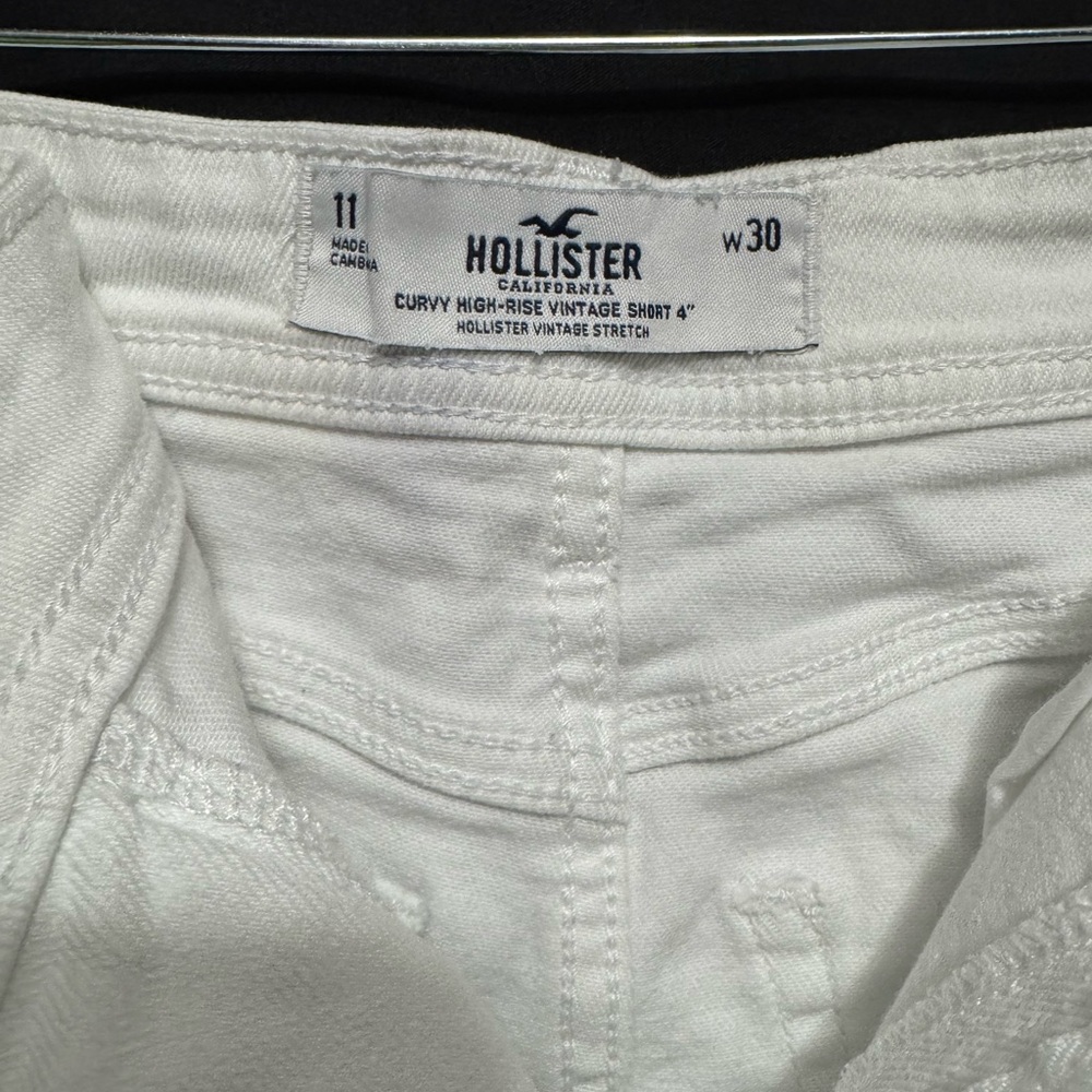 Hollister Curvy High-Rise White Distressed Denim Shorts - Picture 3 of 3